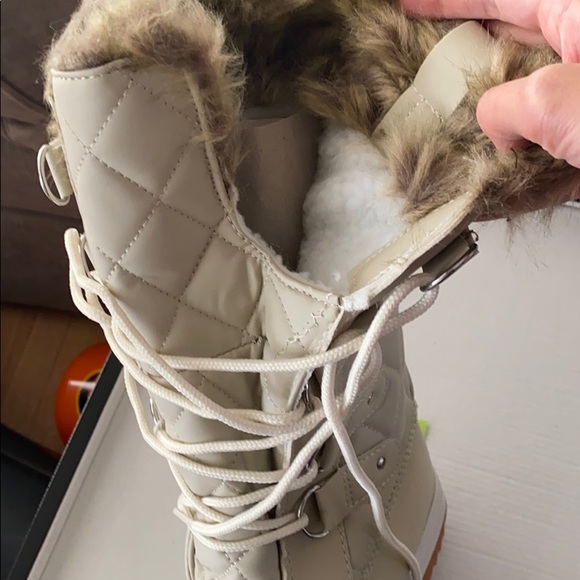Size 6 Off White Lace Up Quilted Mid Calf Winter Snow Boo - Picture 9 of 9